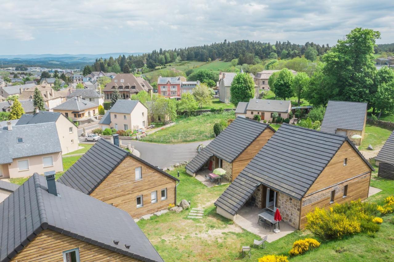 Village De Gites Les Chalets De L'Aubrac Aumont-Aubrac Bagian luar foto