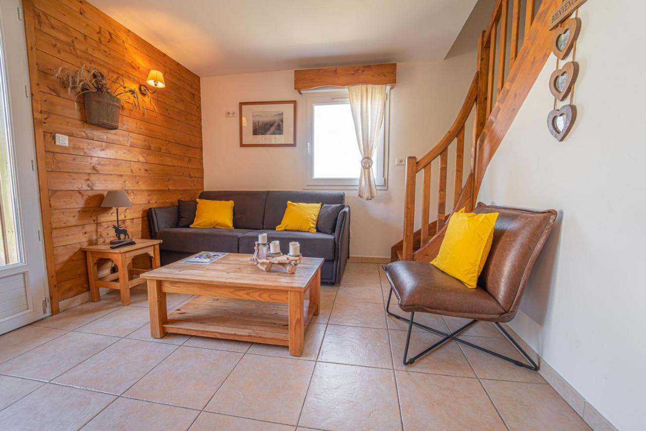 Village De Gites Les Chalets De L'Aubrac Aumont-Aubrac Bagian luar foto