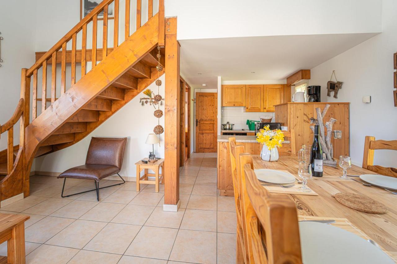 Village De Gites Les Chalets De L'Aubrac Aumont-Aubrac Bagian luar foto