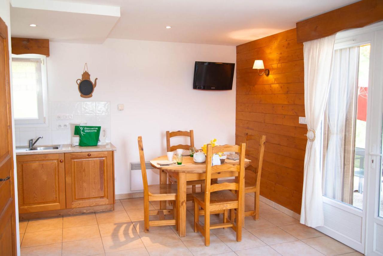 Village De Gites Les Chalets De L'Aubrac Aumont-Aubrac Bagian luar foto