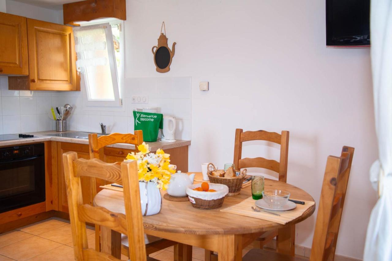 Village De Gites Les Chalets De L'Aubrac Aumont-Aubrac Bagian luar foto
